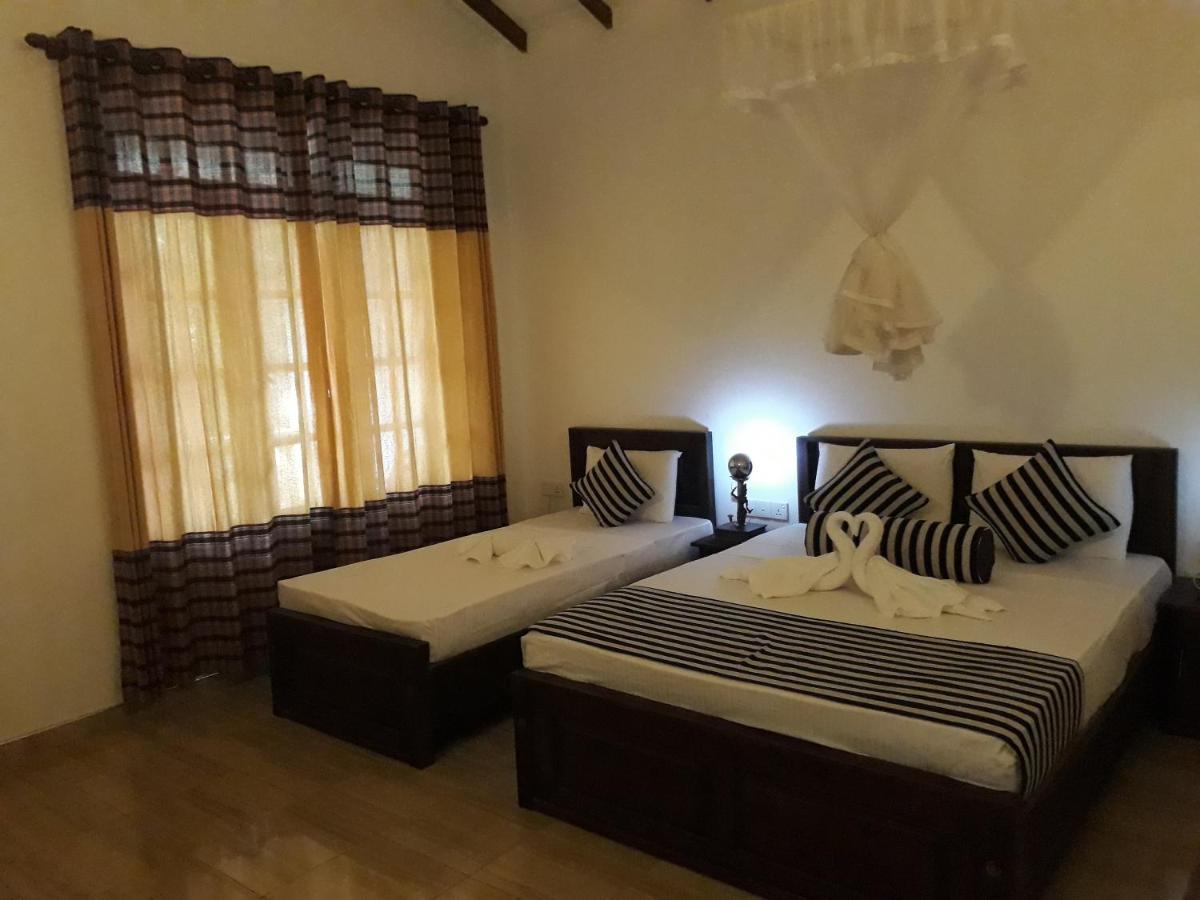 Isanka Lion Lodge Sigiriya Eksteriør billede