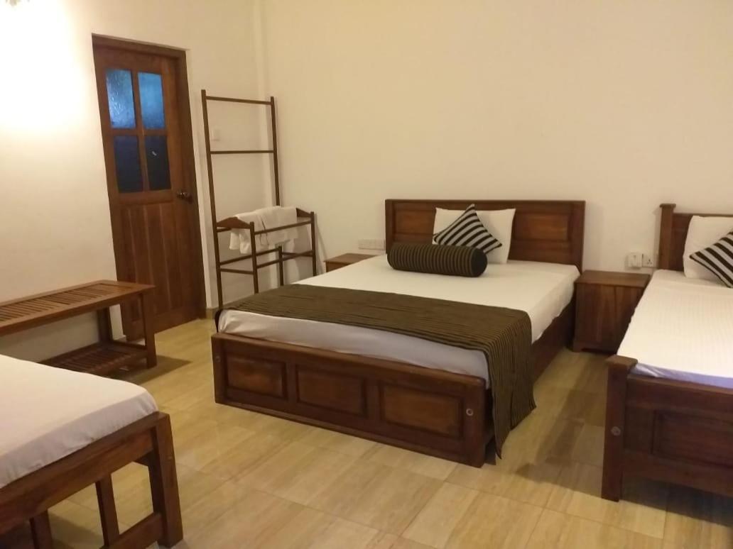 Isanka Lion Lodge Sigiriya Eksteriør billede