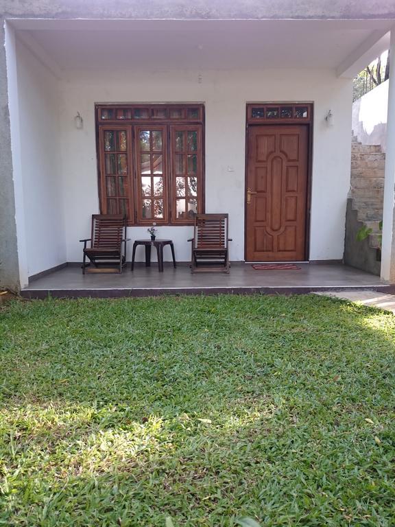 Isanka Lion Lodge Sigiriya Eksteriør billede