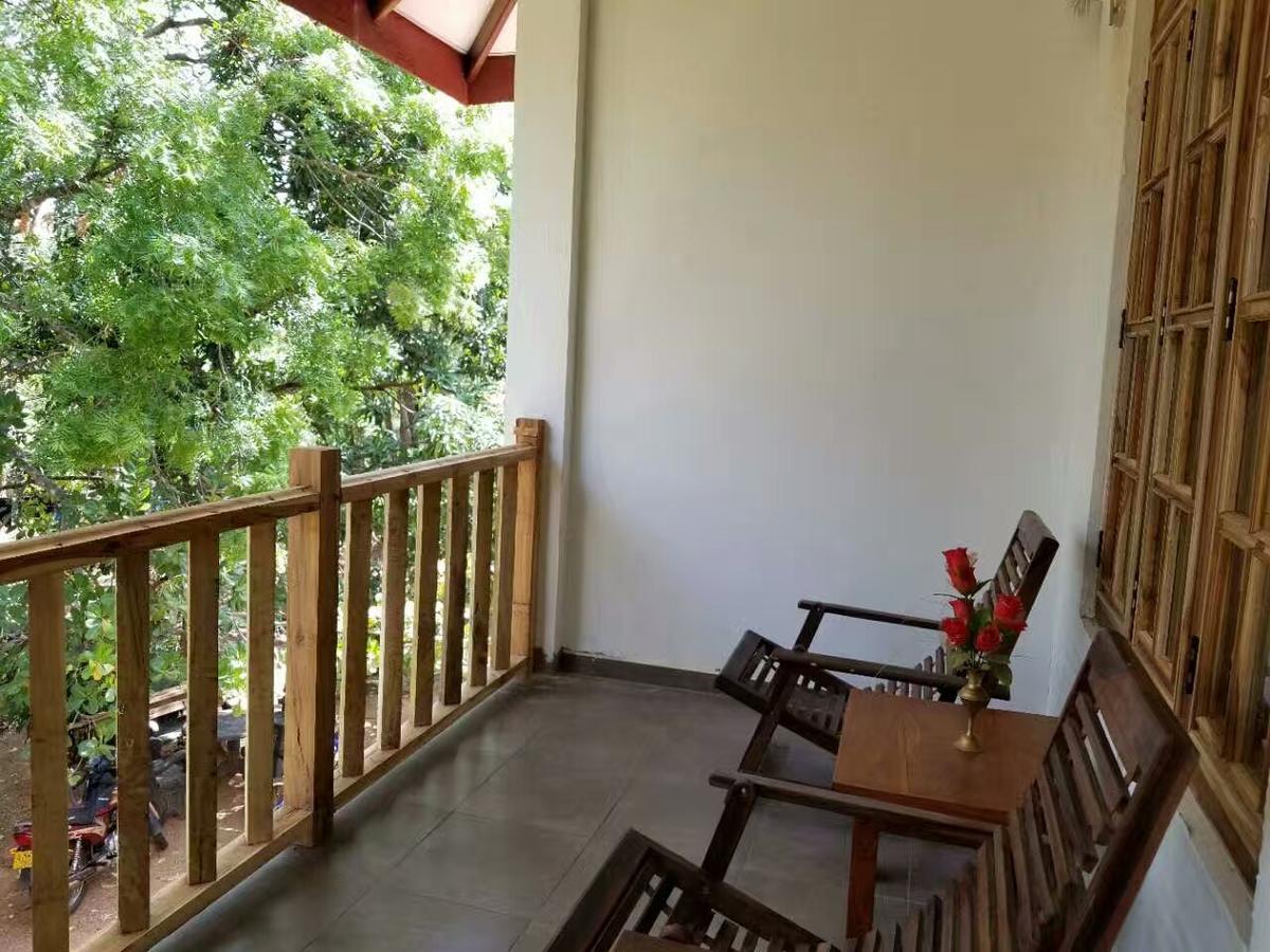 Isanka Lion Lodge Sigiriya Eksteriør billede