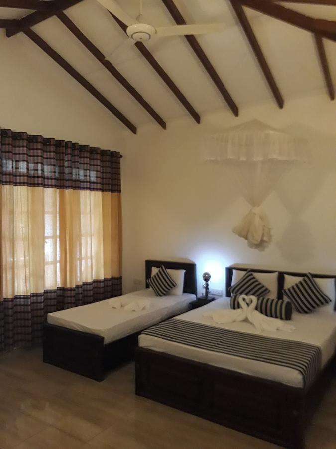 Isanka Lion Lodge Sigiriya Eksteriør billede